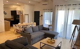 Maison moderne plain-pied 3 chambres jardin préau